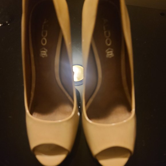 Pumps - Picture 2 of 3